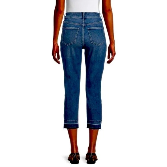 Time & True High Rise Cropped Distressed Dark wash Jeans. Size 18 - Picture 4 of 14